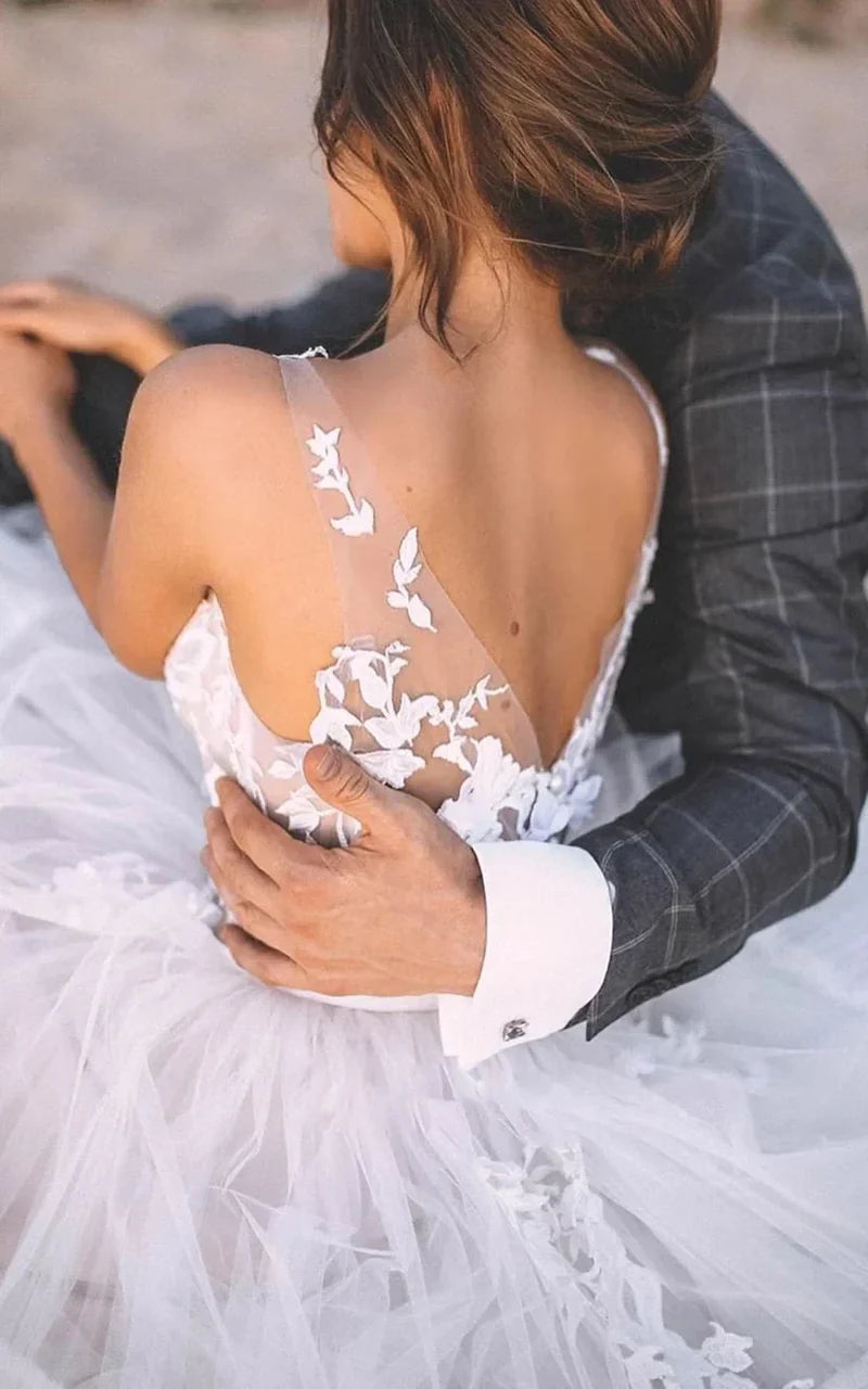 A-Linie V-Ausschnitt Ärmelloses Spitzentüll-Brautkleid mit Applikationen